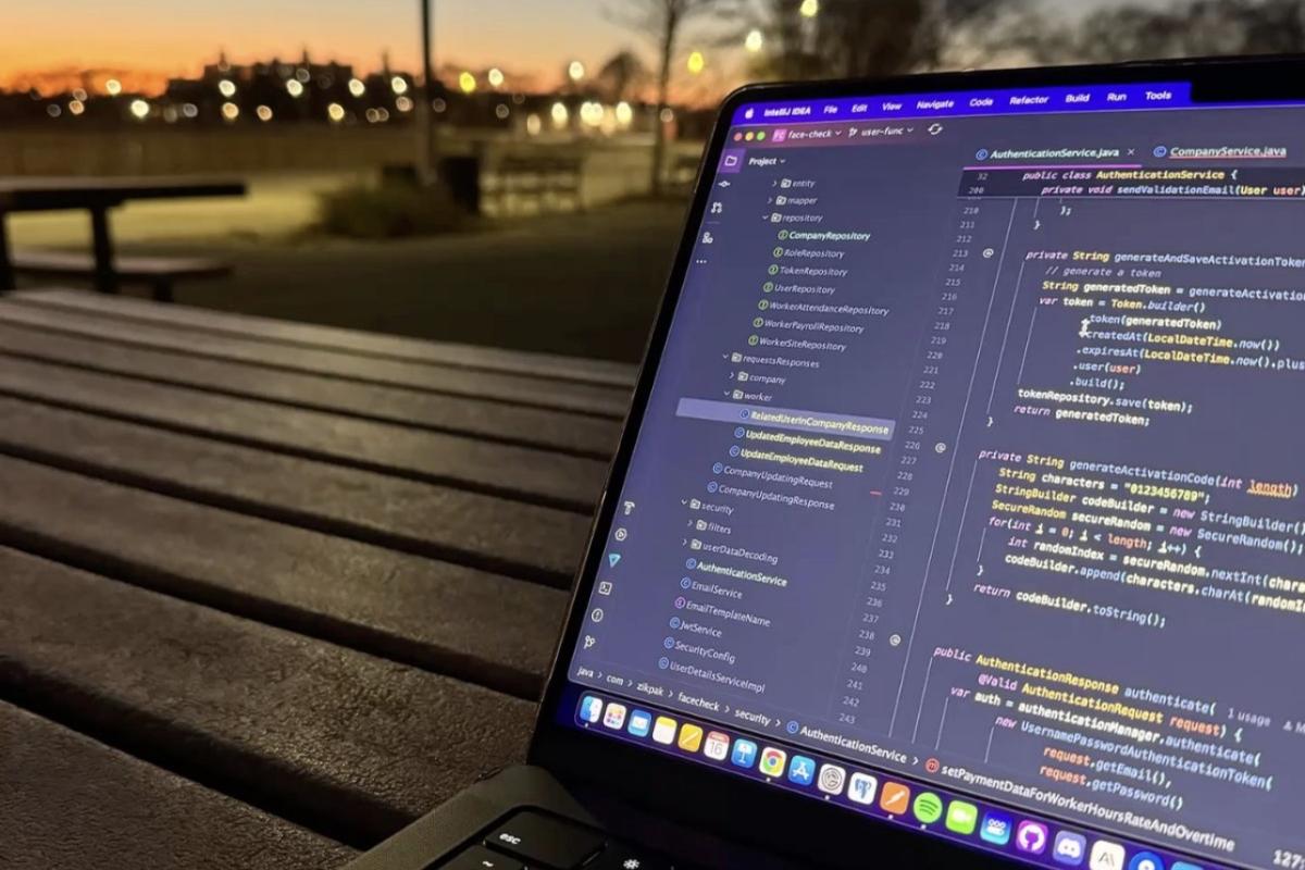 5 Descoperă cele mai importante 5 unelte esențiale pentru dezvoltatorii web în 2024, de la framework-uri și librării până la instrumente care sporesc productivitatea.